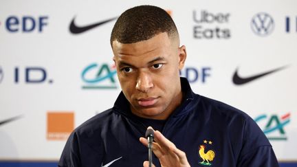 Le capitaine de l'équipe de France, Kylian Mbappé, à Longeville-lès-Metz (Moselle), le 4 juin 2024. (FRANCK FIFE / AFP)