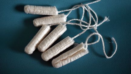 Selon une étude de chercheurs lyonnais, la composition chimique des tampons ne favoriserait pas le syndrome du choc toxique.&nbsp; (LOIC VENANCE / AFP)