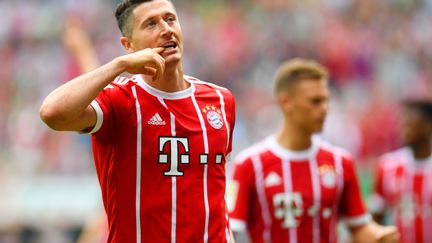 Robert Lewandowski a signé un doublé face au Werder Brême (PATRIK STOLLARZ / AFP)