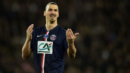 L'attaquant su&eacute;dois du Paris Saint-Germain, Zlatan Ibrahimovic, lors de la demi-finale de la Coupe de France face &agrave; Saint-Etienne, le 8 avril 2014 au Parc des Princes, &agrave; Paris. (FRANCK FIFE / AFP)