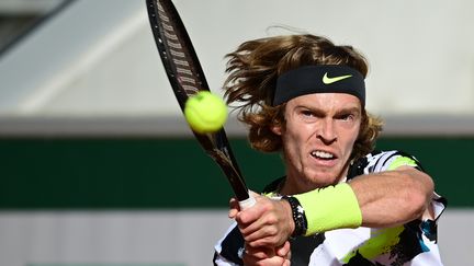 Andrey Rublev, tête de série N.13, défie le Hongrois Marton Fucsovics (MARTIN BUREAU / AFP)