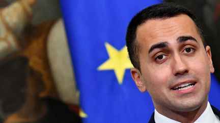 Le ministre italien du Travail et de l'Industrie, Luigi Di Maio, lors d'une conférence de presse au palais Chigi, à Rome, le 17 janvier 2019. (ALBERTO PIZZOLI / AFP)