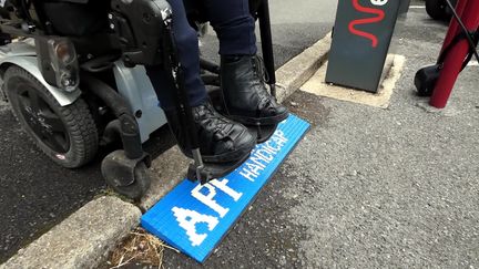 Handicap : ils fabriquent des rampes d'accès en Lego pour les personnes en fauteuil roulant