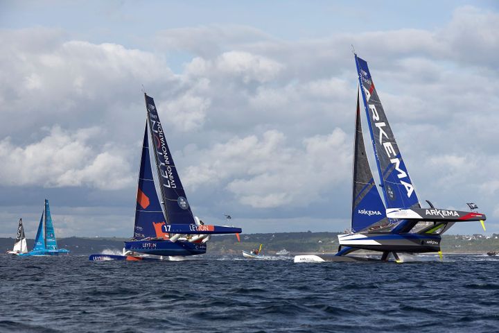 Duel en tête entre Arkéma (à droite) et Leyton (à gauche). (Jacques Vapillon / Pro Sailing Tour)