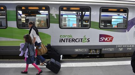 Un train Intercités à la gare de Nantes (Loire-Atlantique), le 26 mai 2015. (MAXPPP)