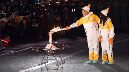 A PyeongChang, la flamme olympique a été transmise à un drone (JUNG YEON-JE / AFP)