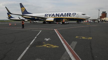 Un avion Ryanair sur le tarmac de l'aéroport de Beauvais (Oise), le 20 juin 2023. (ARTUR WIDAK / NURPHOTO / AFP)