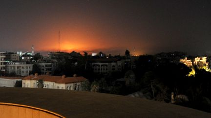 Un quartier de Damas (Syrie) plong&eacute; dans le noir, le 23 octobre 2013. (ZHANG NAIJIE / XINHUA / AFP)