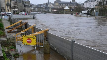 Le fleuve côtier Laïta en crue dans le Finistère, le 2 janvier 2024. (DAMIEN MEYER / AFP)