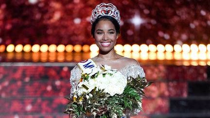 Clémence&nbsp;Botino, élue Miss France 2020, le 14 décembre 2019 à Marseille. (CHRISTOPHE SIMON / AFP)