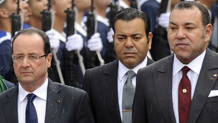 Fran&ccedil;ois Hollande et le roi du Maroc Mohammed VI (&agrave; droite), le 3 avril 2013 &agrave; Casablanca (Maroc). (FADEL SENNA / AFP)