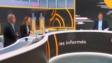 Jean-Jérôme Bertolus, Nathalie Mauret et Marc Fauvelle lors de l'émission "Les informés du matin" sur franceinfo le 24 novembre 2021 (FRANCEINFO / RADIO FRANCE)