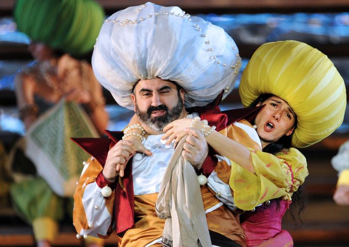 Luciano di Pasquale et Melody Louledjan dans &quot;L&#039;Italien d&#039;Alger&quot; représenté à l&#039;Opéra de Bordeaux en 2011
 (PIERRE ANDRIEU / AFP)