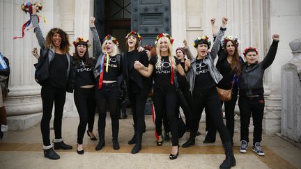  (Les neuf Femen au tribunal correctionel de Paris, en septembre 2013 © MAXPPP)