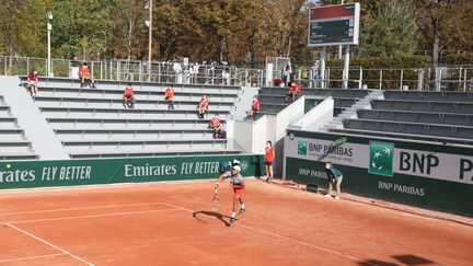 Un match de qualification de l'édition 2020 du tournoi de Roland Garros, le 21 septembre 2020. (ARNAUD JOURNOIS / MAXPPP)