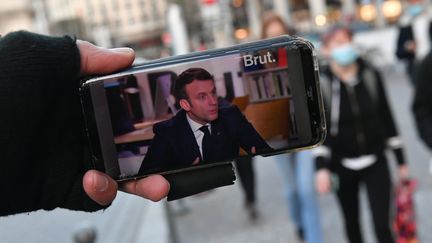 Le président de la République, Emmanuel Macron, interviewé par le média en ligne Brut, le 4 décembre 2020. (MAXPPP)