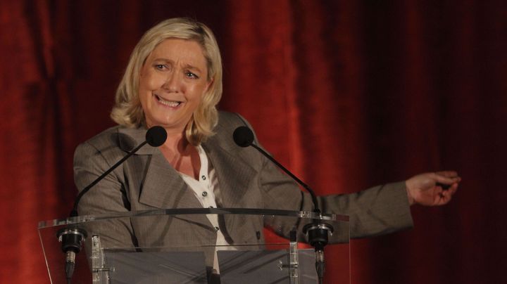 Marine Le Pen en plein discours, &agrave; H&eacute;nin-Beaumont, le 25 mars 2015. (MICHEL SPRINGLER / AP / SIPA)