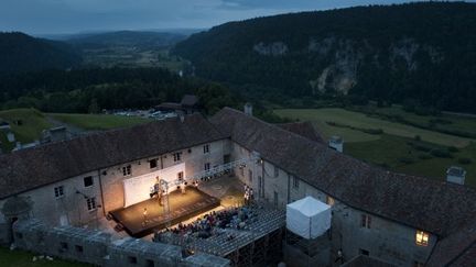 Le Chateau de Joux s&#039;anime pour le festival
 (Forsans / Atelier Contrast)