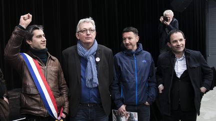 François Ruffin, Pierre Laurent, Olivier Besancenot et Benoît Hamon (de g. à d.), le 5 avril 2018, à Woincourt (Somme). (MAXPPP)