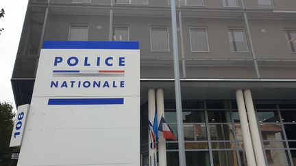 Un jeune de 17 ans, suspecté d'être l'auteur d'une vidéo violente générée par intelligence artificielle, placé en garde à vue