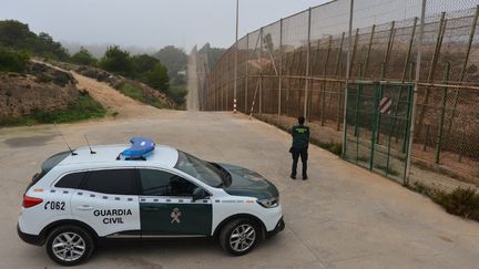 La clôture frontalière entre le Maroc et l'Espagne à Melilla (Espagne), le 5 décembre 2018.&nbsp; (ARTUR WIDAK / NURPHOTO / AFP)