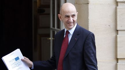 Louis Gallois, juste avant la remise de son rapport &agrave; Matignon &agrave; Paris, le 5 novembre 2012. (CHESNOT / SIPA)