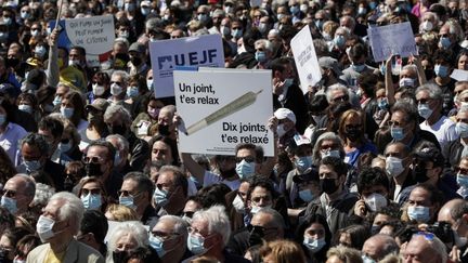 Des milliers de personnes se sont réunies sur la place du Trocadéro, le 25 avril à Paris, en mémoire de Sarah Halimi, tuée en 2017 par son voisin Kobili Traoré. (GEOFFROY VAN DER HASSELT / AFP)