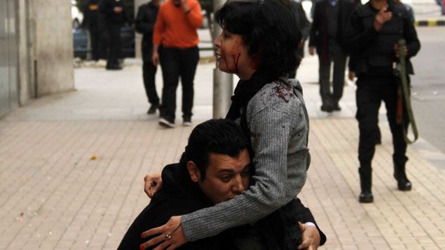 &nbsp; (L'image de la mort de Shaimaa el-Sabbagh a fait le tour du monde © REUTERS | Al Youm Al Saabi)