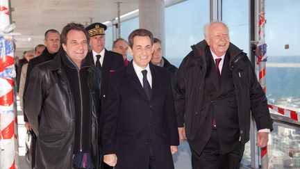 (De G &agrave; D) Renaud Muselier, d&eacute;put&eacute; UMP de Marseille, Nicolas Sarkozy et Jean-Claude Gaudin, maire de la ville, lors de la visite du chantier du Mucem sur le Vieux-Port, le 24 janvier 2012. (IAN HANNING / SIPA)