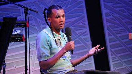 Le chanteur Stromae présent à New-York, aux Etats-Unis, 17 novembre 2022. (ROB KIM / GETTY IMAGES NORTH AMERICA / AFP)