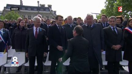 François Hollande et Emmanuel Macron rendent hommage ensemble au Soldat inconnu