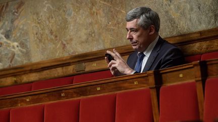 Le d&eacute;put&eacute; UMP des Yvelines, Henri Guaino, assiste &agrave; la s&eacute;ance de vote solennel d&eacute;finitif de la loi sur les r&eacute;gions, le 17 d&eacute;cembre 2014, &agrave; l'Assembl&eacute;e nationale. (MAXPPP)