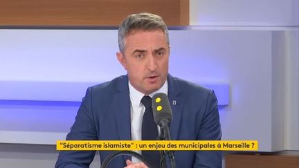 Stéphane Ravier,&nbsp;sénateur RN des Bouches-du-Rhône&nbsp;et candidat tête de liste à Marseille, était l'invité du "18h50 franceinfo" du 19 février 2020 (capture écran). (FRANCEINFO / RADIOFRANCE)