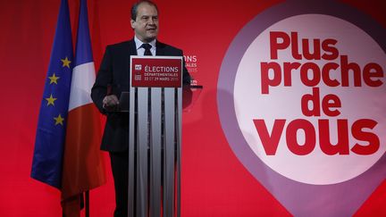 Le premier secr&eacute;taire du PS Jean-Christophe Cambad&eacute;lis s'exprime apr&egrave;s l'annonce des r&eacute;sultats du premier tour des &eacute;lections d&eacute;partementales &agrave; Paris le 22 mars 2015. (FRANCOIS GUILLOT / AFP)