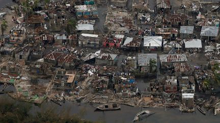 Le village de Corail, à Haïti, ravagé&nbsp;par le passage de l'ouragan Matthew, le 6 octobre 2016. (CARLOS GARCIA RAWLINS / REUTERS)