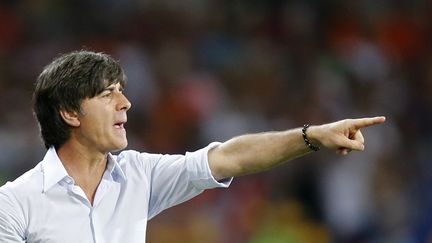 Le s&eacute;lectionneur de l'Allemagne,&nbsp;Joachim Low, lors d'un match de l'Euro en Ukraine, le&nbsp;13 juin 2012. (THOMAS BOHLEN / REUTERS)