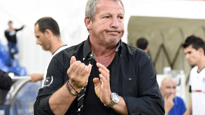 L'entra&icirc;neur de Montpellier Rolland Courbis lors du match Montpellier-Metz, le 23 ao&ucirc;t 2014.&nbsp; (PASCAL GUYOT / AFP)