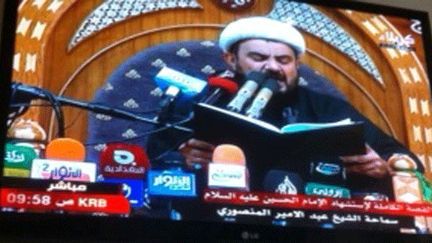 Des heures de prêches sont diffusées en direct de Kerbala, lieu où se trouve le tombeau d'Hussein, sur toutes les télévisions irakiennes. (FTV/Stéphane Dubun)