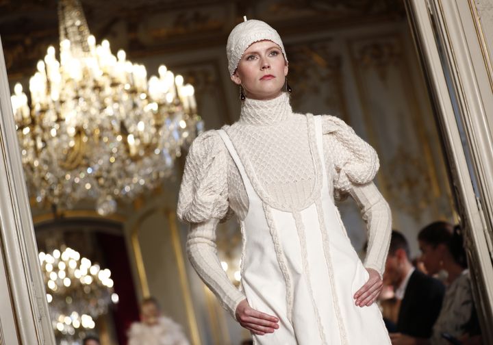 Défilé Christophe Josse couture automne-hiver 2019-20 lors de la semaine de la mode parisienne, le 30 juin 2019 (IAN LANGSDON / EPA)