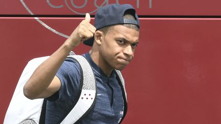 Plus de peur que de mal pour Kylian Mbappé. (PHILIPPE DESMAZES / AFP)