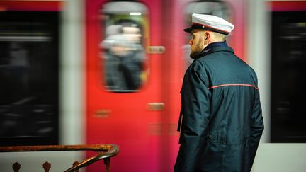 Un agent de la SNCF, le 1er janvier 2019 (image d'illustration). (PIERRE DESTRADE / MAXPPP)