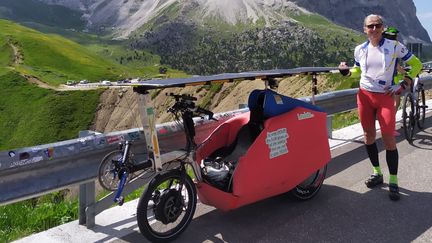 Notre invité Daniele Gonano voyage avec un vélo solaire qu'il a lui-même construit. (DANIELE GONANO)