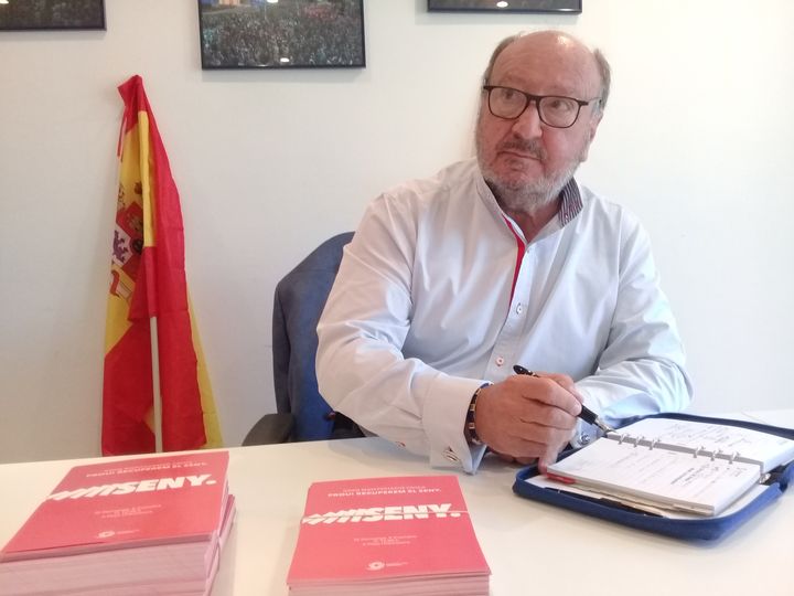 Mariano Gomà, président de la "Societat civil catalana", dans les locaux de l'association, le 5 octobre 2017 à Barcelone. (RAPHAEL GODET / FRANCEINFO)