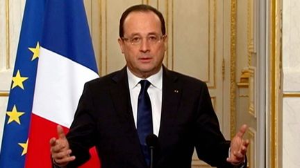 Le pr&eacute;sident, Fran&ccedil;ois Hollande, lors de son intervention t&eacute;l&eacute;vis&eacute;e mercredi 3 avril &agrave; l'Elys&eacute;e. (FRANCE 2 / AFP)