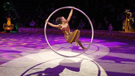 Une artiste pendant une représentation du cirque national d'Ukraine, à Kiev, en février 2020. (STR / NURPHOTO)