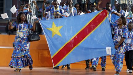 La d&eacute;l&eacute;gation de la R&eacute;publique d&eacute;mocratique du Congo, le 7 septembre 2013 &agrave; Nice (Alpes-Maritimes), lors de la c&eacute;r&eacute;monie d'ouverture des Jeux de la francophonie. Plusieurs membres de cette d&eacute;l&eacute;gation, notamment les basketteuses, ont disparu depuis.&nbsp; (VALERY HACHE / AFP)