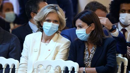 Valérie Pécresse et Anne Hidalgo lors d'une cérémonie à l'Elysée, à Paris le 13 septembre 2021 (LUDOVIC MARIN / AFP)