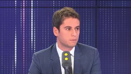 Gabriel Attal, secrétaire d'État auprès du ministre de l'Éducation nationale et de la Jeunesse était l'invité de franceinfo lundi 21 octobre. (FRANCEINFO / RADIO FRANCE)