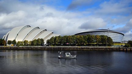 Le centre de conférence où doit se dérouler la COP26, le 4 octobre 2021 à Glasgow (Ecosse). (ANDY BUCHANAN / AFP)