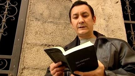 Lionel Tran lit son livre &quot;No présent&quot;
 (France3/Culturebox)